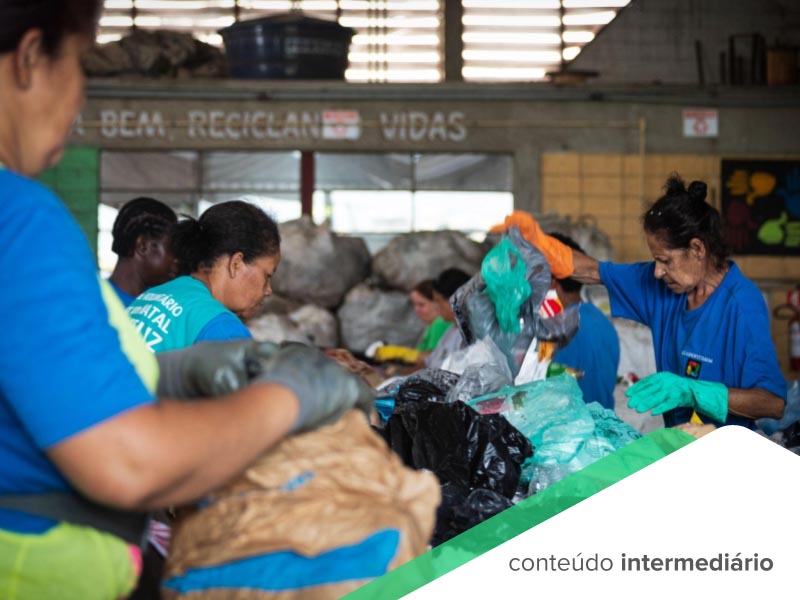 Saiba mais sobre a PNRS - Política Nacional de Resíduos Sólidos e saiba como cumprir a lei ambiental no Brasil com a logística reversa.