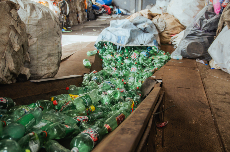 Descubra os riscos para empresas que não cumprem a logística reversa e como a eureciclo pode te ajudar a garantir a conformidade.