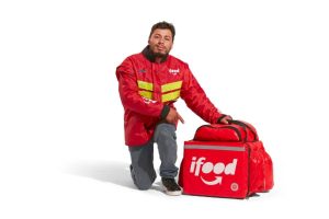 A parceria entre iFood e eureciclo já reciclou mais de 14 toneladas de resíduos gerados por bags de entregadores, convertendo materiais descartados em insumos para indústrias
